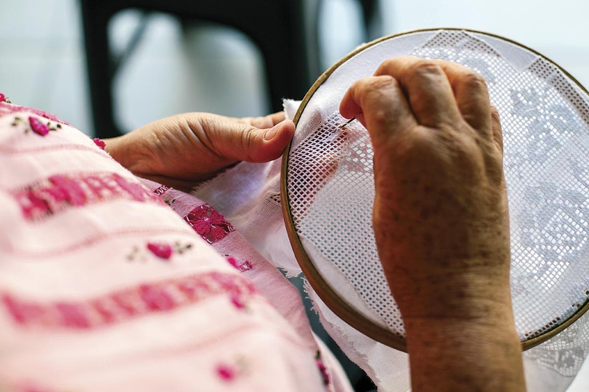 Oficios ocultos en la feria de San Marcos: de los bordadores a los afiladores